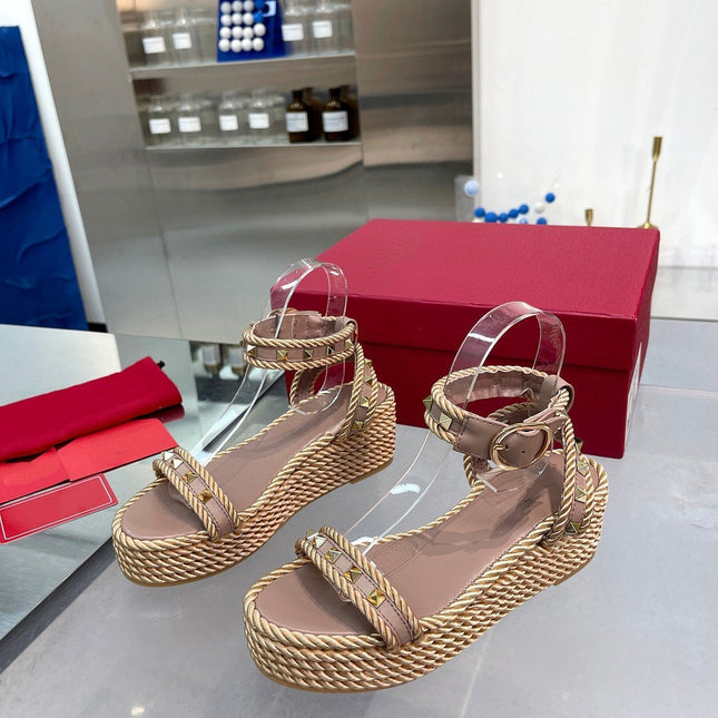 rockstud flatform sandal beige calfskin 45mm