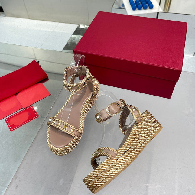 rockstud flatform sandal beige calfskin 45mm