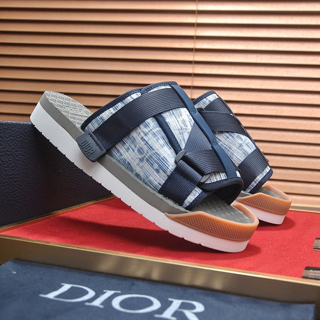 CD ALPHA SANDAL GRAY AND WHITE JACQUARD