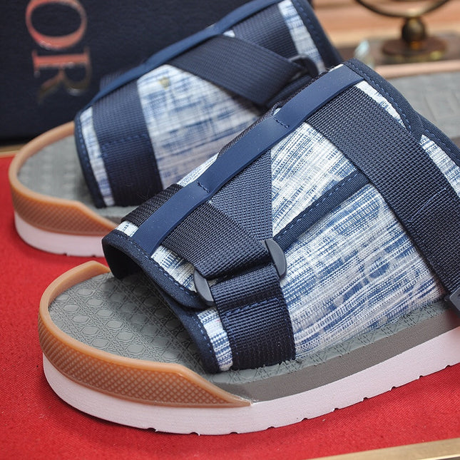 CD ALPHA SANDAL GRAY AND WHITE JACQUARD