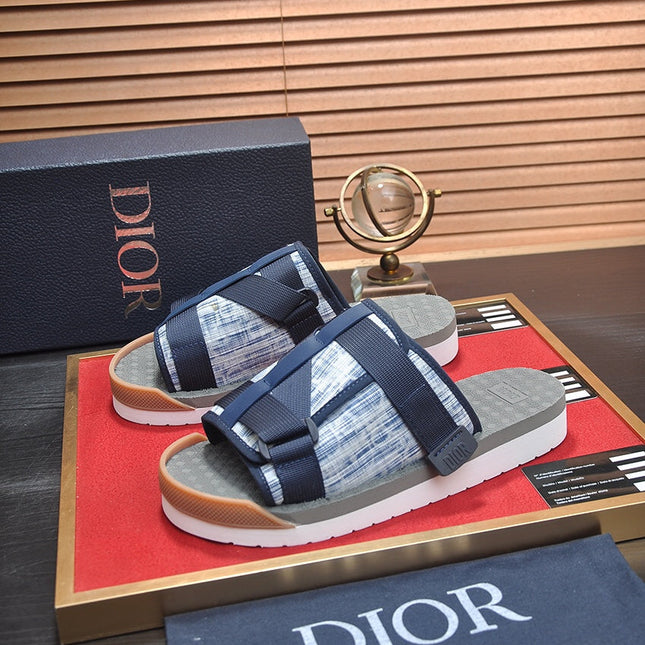CD ALPHA SANDAL GRAY AND WHITE JACQUARD