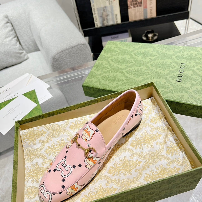 HORSEBIT LOAFER WITH CUTE CAT PRINT IN LIGHT PINK CALFSKIN