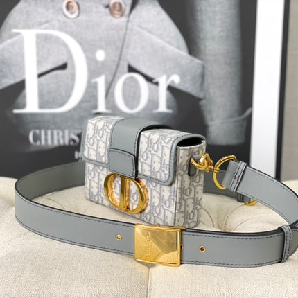 MONTAIGNE 19 HANDBAG IN GREY CALFSKIN