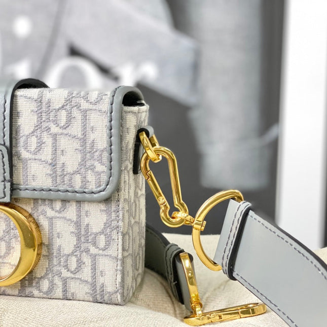 MONTAIGNE 19 HANDBAG IN GREY CALFSKIN