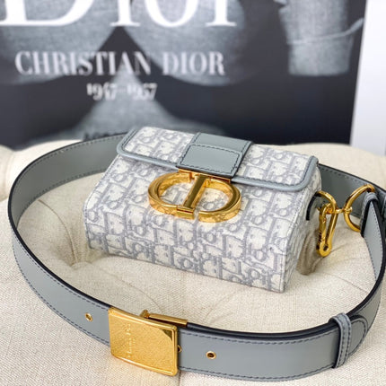 MONTAIGNE 19 HANDBAG IN GREY CALFSKIN