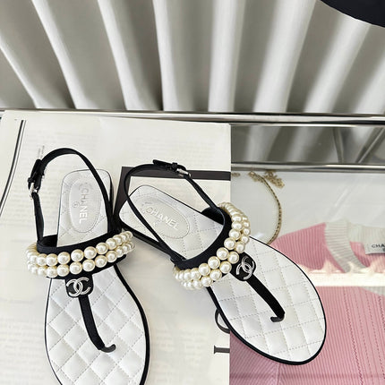 CLASSIC THONG SANDALS PEARL CHAIN IN WHITE LAMBSKIN