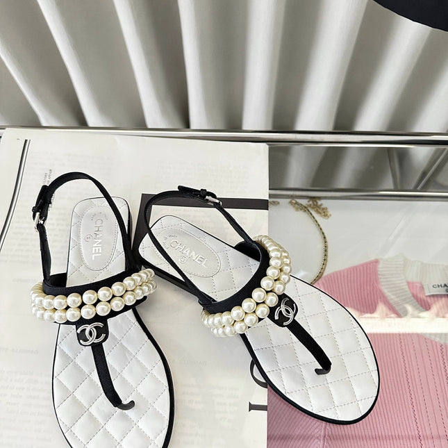 CLASSIC THONG SANDALS PEARL CHAIN IN WHITE LAMBSKIN