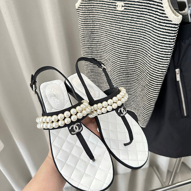 CLASSIC THONG SANDALS PEARL CHAIN IN WHITE LAMBSKIN