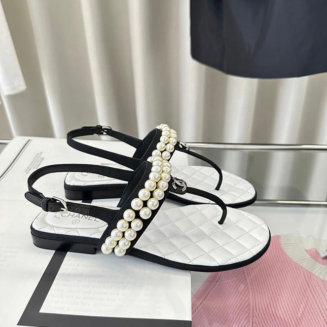 CLASSIC THONG SANDALS PEARL CHAIN IN WHITE LAMBSKIN