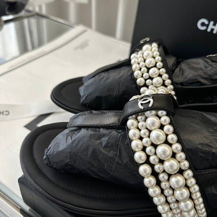 CLASSIC THONG SANDALS PEARL CHAIN IN BLACK LAMBSKIN