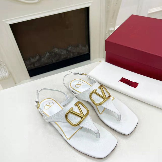 THONG SANDALS IN WHITE CALFSKIN WITH GOLD LOGO