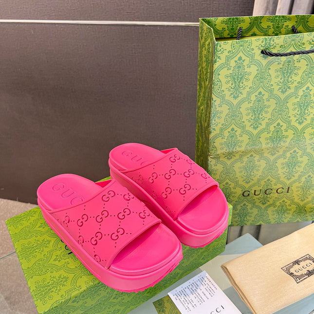 PLATFORM SANDALS IN BRIGHT PINK MONOGRAM IMPORTED TPU