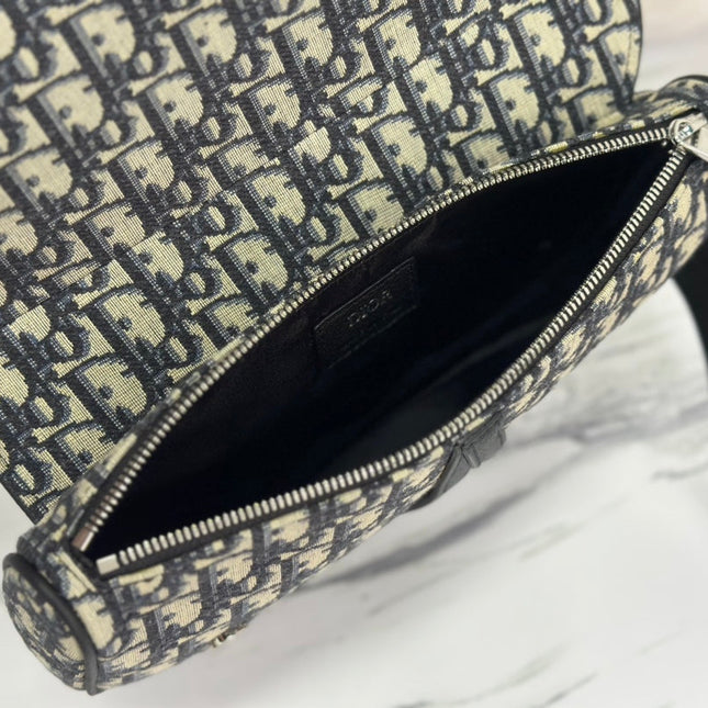 SADDLE 28 BAG IN BEIGE AND BLACK OBLIQUE JACQUARD