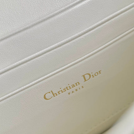 MINI CHAIN BAG 17 IN WHITE CALFSKIN