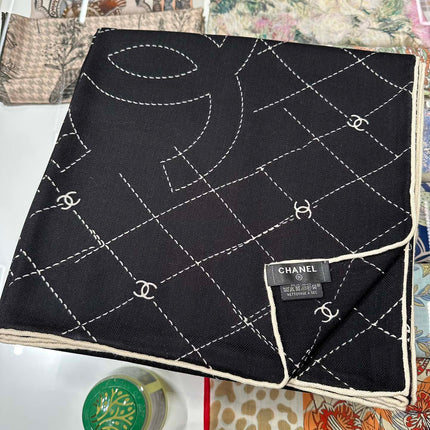 CHANEL 25S SCARF 140 IN SILK WOOL 726479