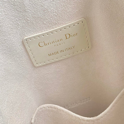 MEDIUM C'EST 24 IN WHITE CD-EMBOSSED CALFSKIN