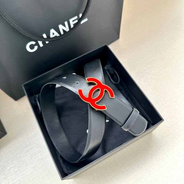 CC 30MM BELT IN BLACK SMOOTH CALFSKIN WITH RED METAL LOGO