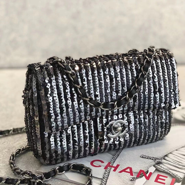 CC MINI 20 FLAP BAG IN BLACK SEQUINS WITH STRAP