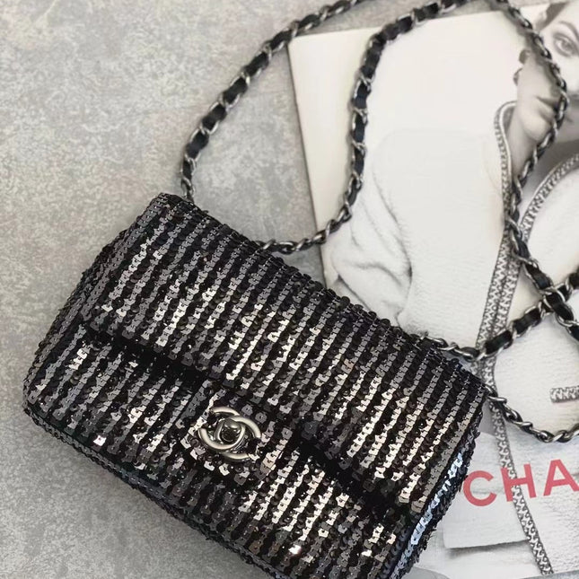 CC MINI 20 FLAP BAG IN BLACK SEQUINS WITH STRAP