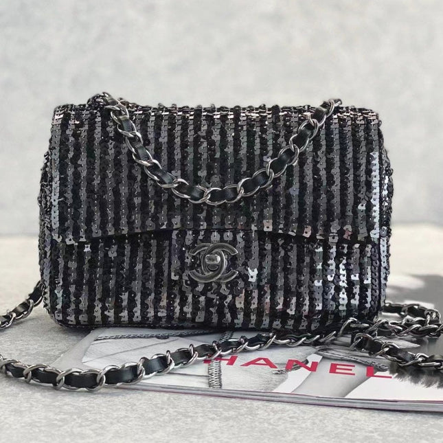 CC MINI 20 FLAP BAG IN BLACK SEQUINS WITH STRAP