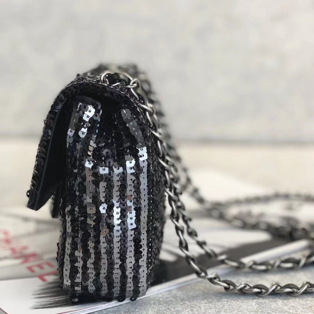CC MINI 20 FLAP BAG IN BLACK SEQUINS WITH STRAP