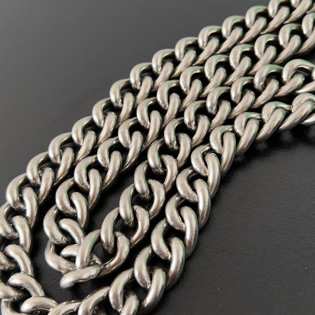 CRUSH CHAINED BAG 32 IN GREEN QUILTED CRUSHED CALFSKIN SILVER HARDWARE