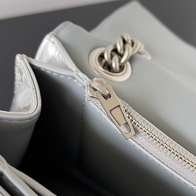 CRUSH CHAINED BAG 25 IN SILVER METALLIC QUILTED CRUSHED CALFSKIN