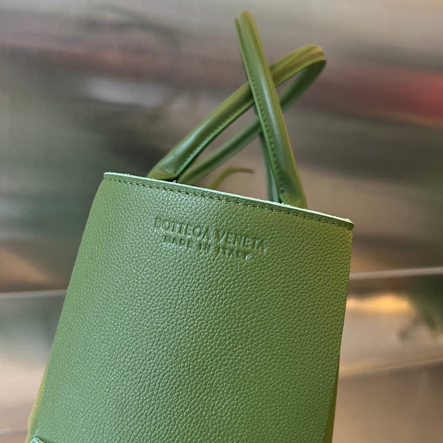 ARCO TOTE 36 IN GLADE GREEN CALFSKIN