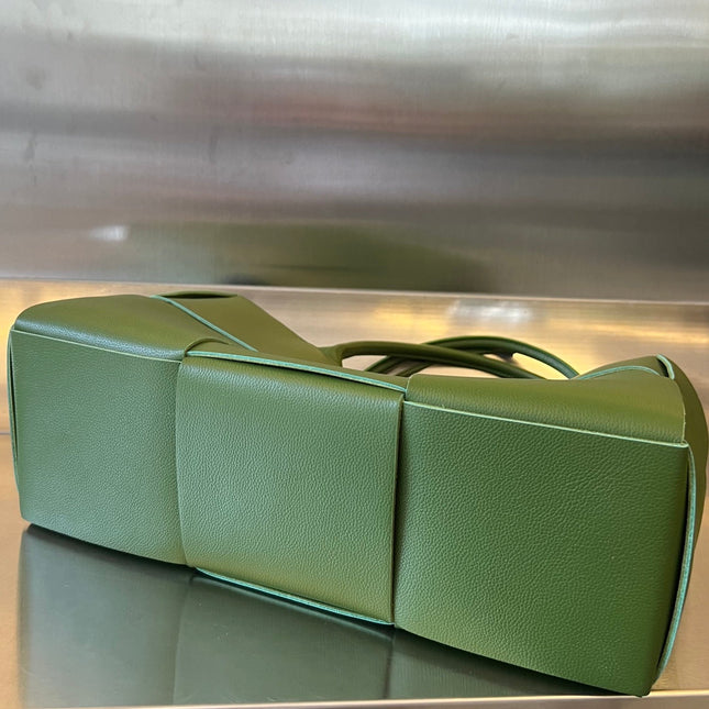 ARCO TOTE 36 IN GLADE GREEN CALFSKIN