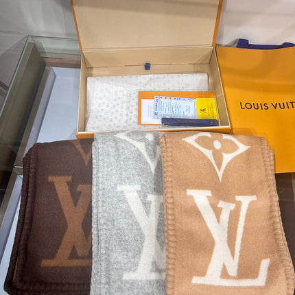 LV SCARF 240 CM IN CASHMERE 737198