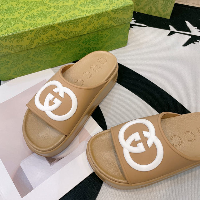 INTERLOCKING G SLIDE SANDAL IN TORTILLA BROWN IMPORTED TPU