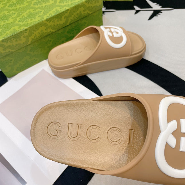 INTERLOCKING G SLIDE SANDAL IN TORTILLA BROWN IMPORTED TPU