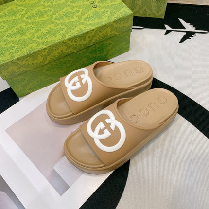 INTERLOCKING G SLIDE SANDAL IN TORTILLA BROWN IMPORTED TPU