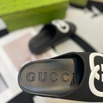 INTERLOCKING G SLIDE SANDAL IN BLACK IMPORTED TPU