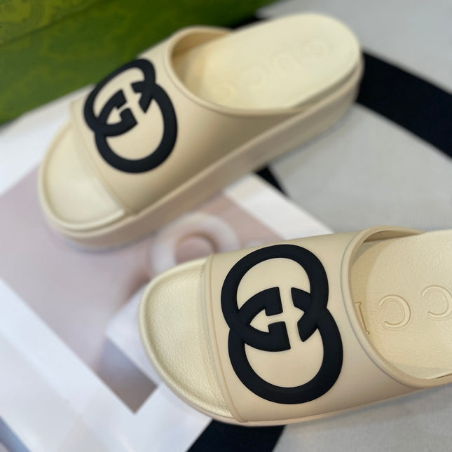 INTERLOCKING G SLIDE SANDAL IN WHITE CREAM IMPORTED TPU