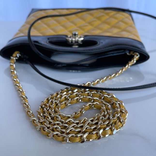 CC MINI 23 SHOPPING BAG IN GLOSSY BLACK MIX MUSTARD YELLOW CALFSKIN