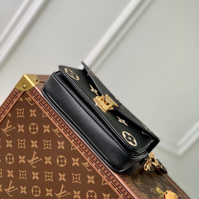POCHETTE MÉTIS EAST WEST 21 IN BLACK AND BEIGE MONOGRAM EMPREINTE CALFSKIN EMBOSSED LOGO