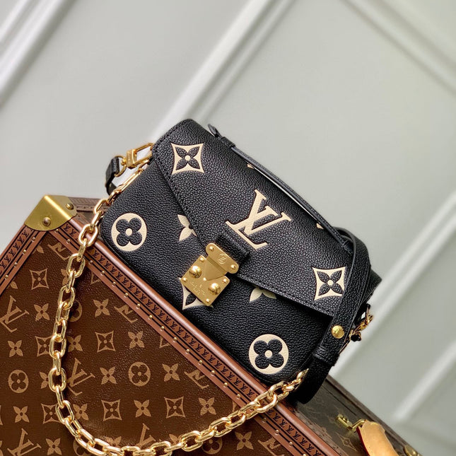 POCHETTE MÉTIS EAST WEST 21 IN BLACK AND BEIGE MONOGRAM EMPREINTE CALFSKIN EMBOSSED LOGO