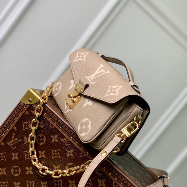 POCHETTE MÉTIS EAST WEST 21 IN BEIGE MONOGRAM EMPREINTE CALFSKIN EMBOSSED LOGO