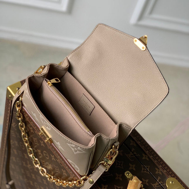 POCHETTE MÉTIS EAST WEST 21 IN BEIGE MONOGRAM EMPREINTE CALFSKIN EMBOSSED LOGO