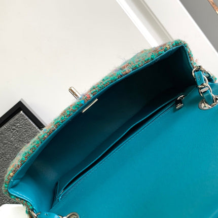 CC MEDIUM 20 CLASSIC BAG IN GREEN FOREST WOOL TWEED