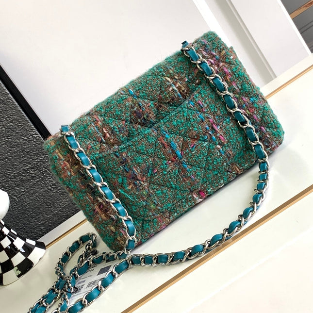 CC MEDIUM 20 CLASSIC BAG IN GREEN FOREST WOOL TWEED