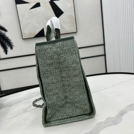CC DEAUVILLE LARGE 38 TOTE BAG IN LIGHT GREEN CANVAS