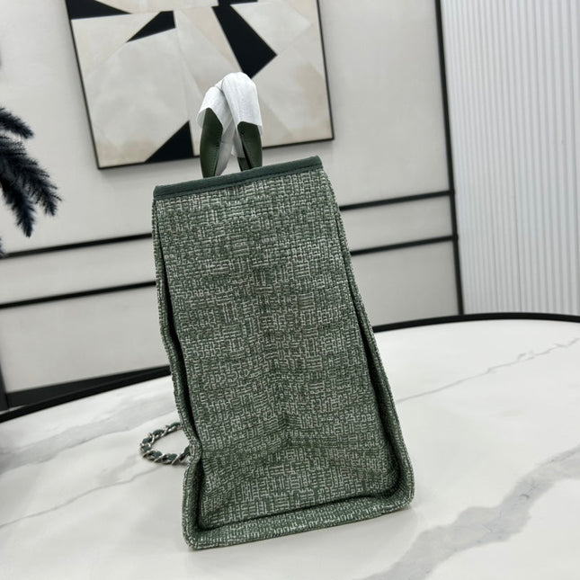 CC DEAUVILLE LARGE 38 TOTE BAG IN LIGHT GREEN CANVAS