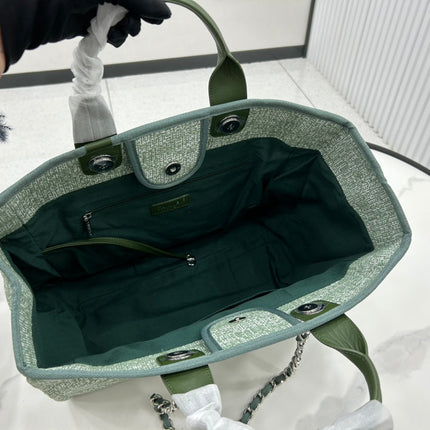 CC DEAUVILLE LARGE 38 TOTE BAG IN LIGHT GREEN CANVAS