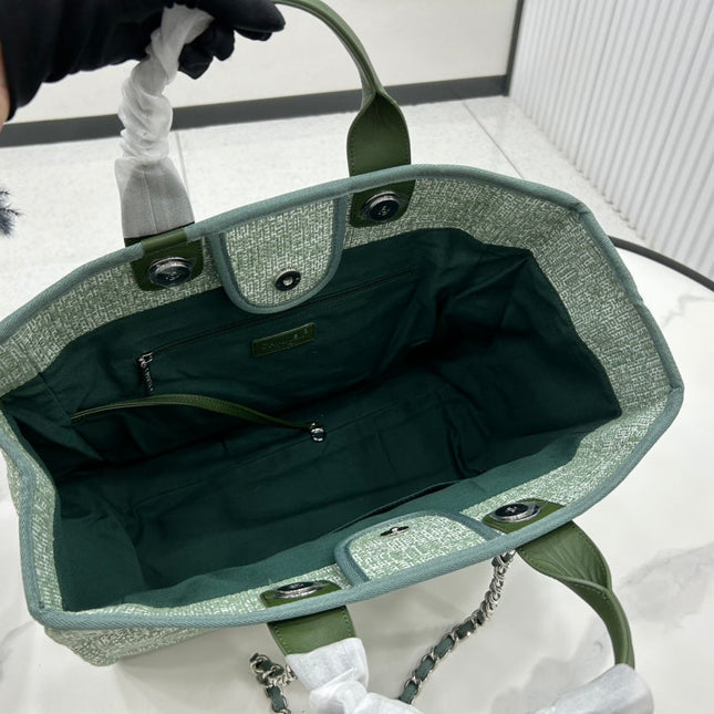 CC DEAUVILLE LARGE 38 TOTE BAG IN LIGHT GREEN CANVAS