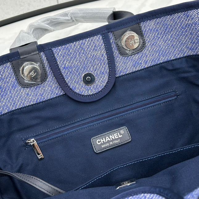 CC DEAUVILLE LARGE 38 TOTE BAG IN VIOLET PURPLE CANVAS WITH WHITE LOGO