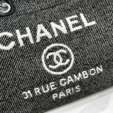 CC DEAUVILLE LARGE 38 TOTE BAG IN BLACK CANVAS WITH WHITE LOGO
