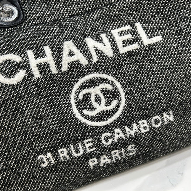 CC DEAUVILLE LARGE 38 TOTE BAG IN BLACK CANVAS WITH WHITE LOGO