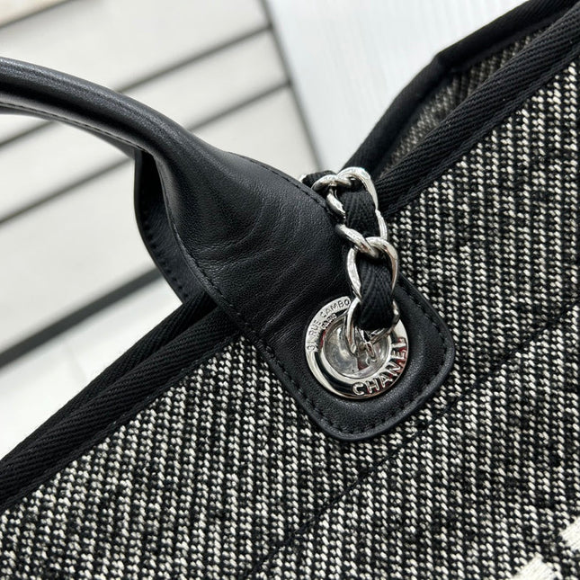 CC DEAUVILLE LARGE 38 TOTE BAG IN BLACK CANVAS WITH WHITE LOGO